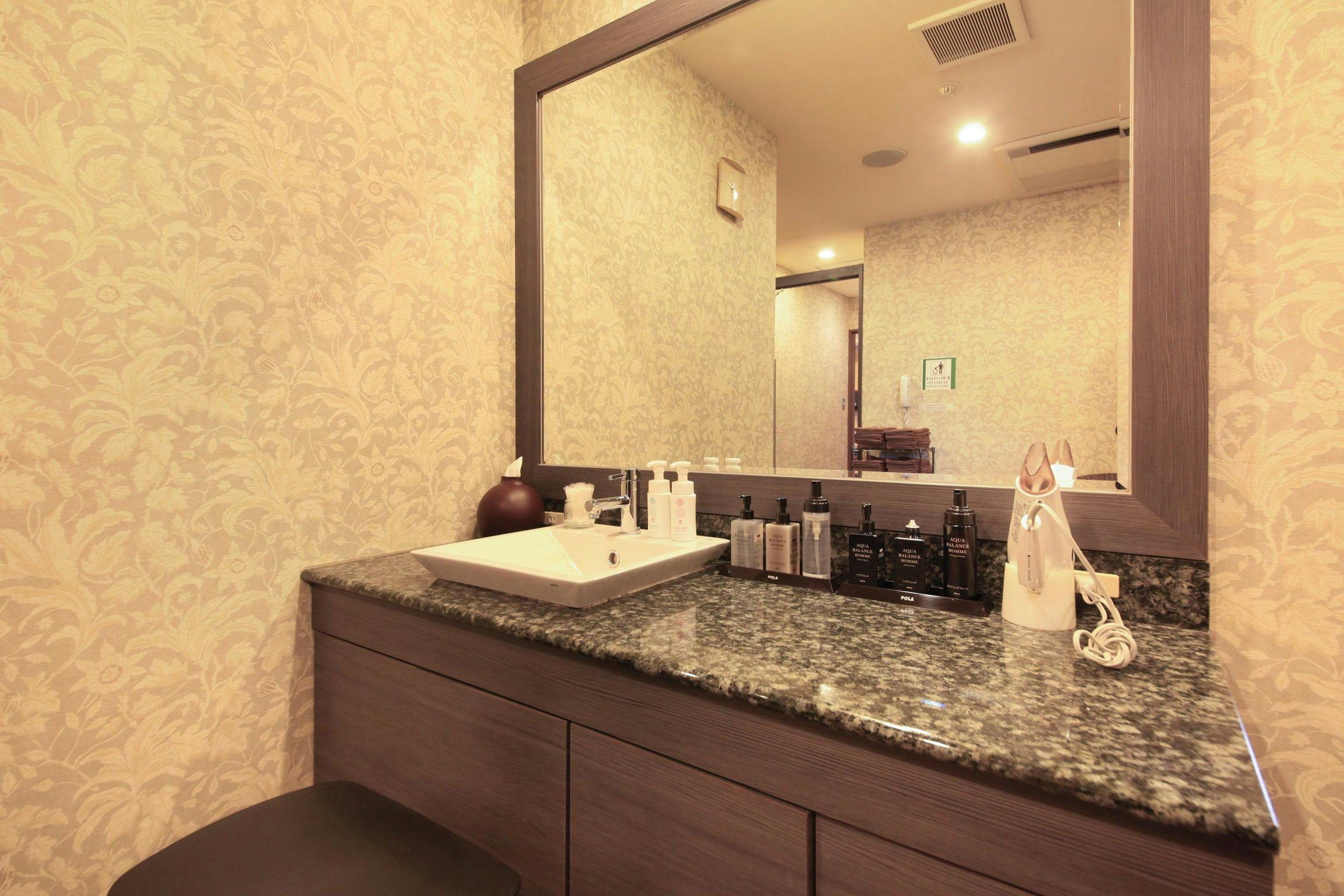 Ruang ganti pemandian wanita