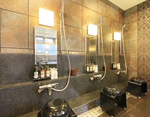 大浴場(男性)のシャワーブース