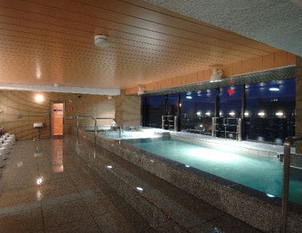 立山連峰一望の最上階展望大浴場。