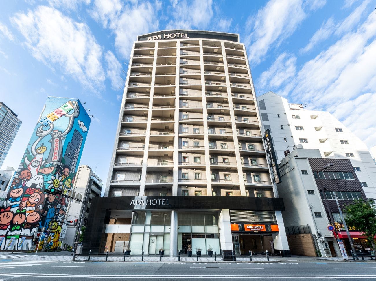 ホテル外観（昼）