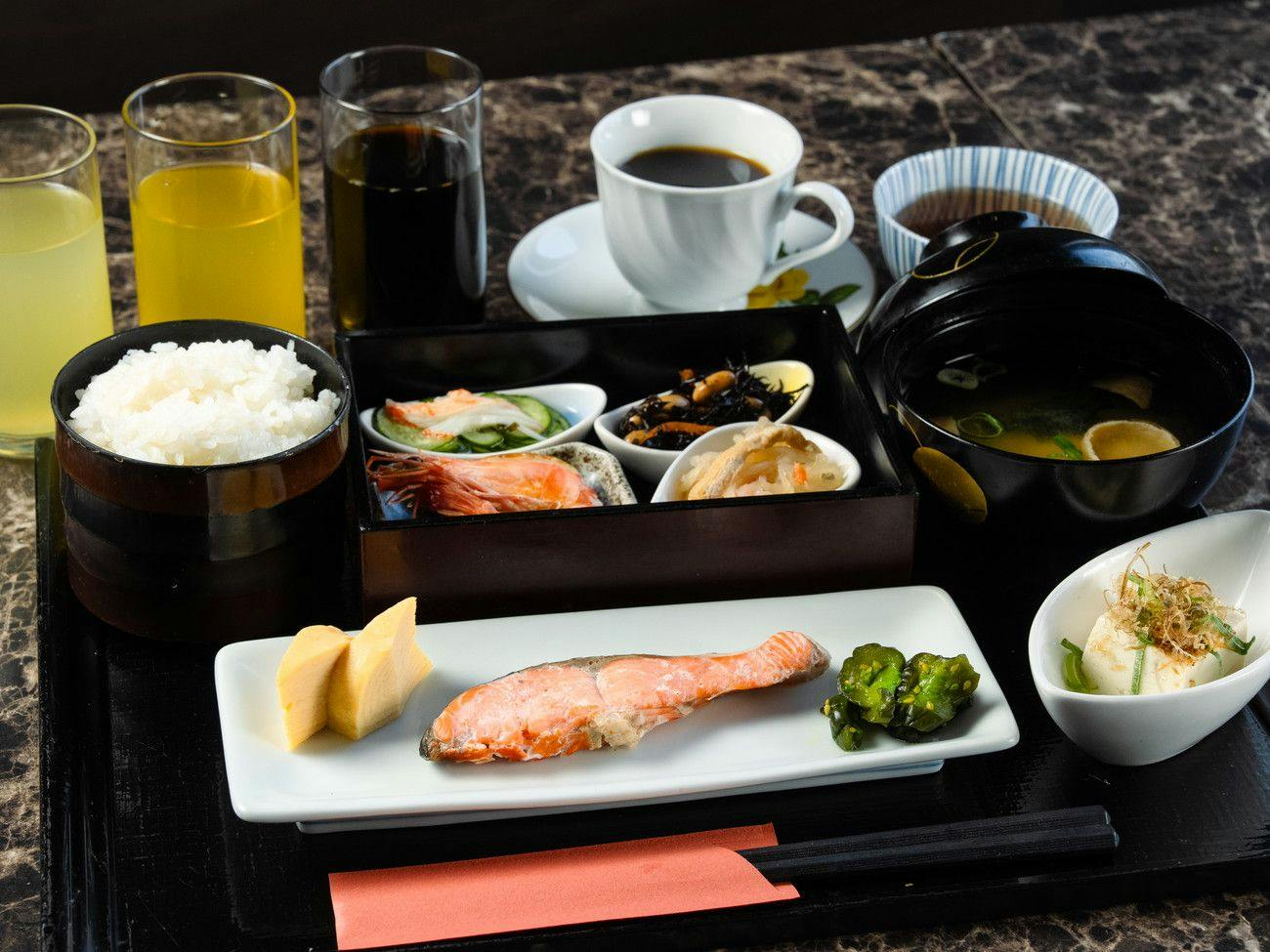 【朝食付き】一日の活力が満たされるボリューム満点の朝食定食【一日の始まりはおいしい朝食から】