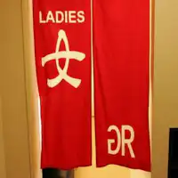 ทางเข้าห้องอาบน้ำหญิง