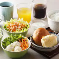 ごはんやサラダはおかわり自由です