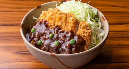 【1泊2食付】ご当地グルメの代表格!おかやま名物デミカツ丼 ドリンク付【烏城珈琲店】