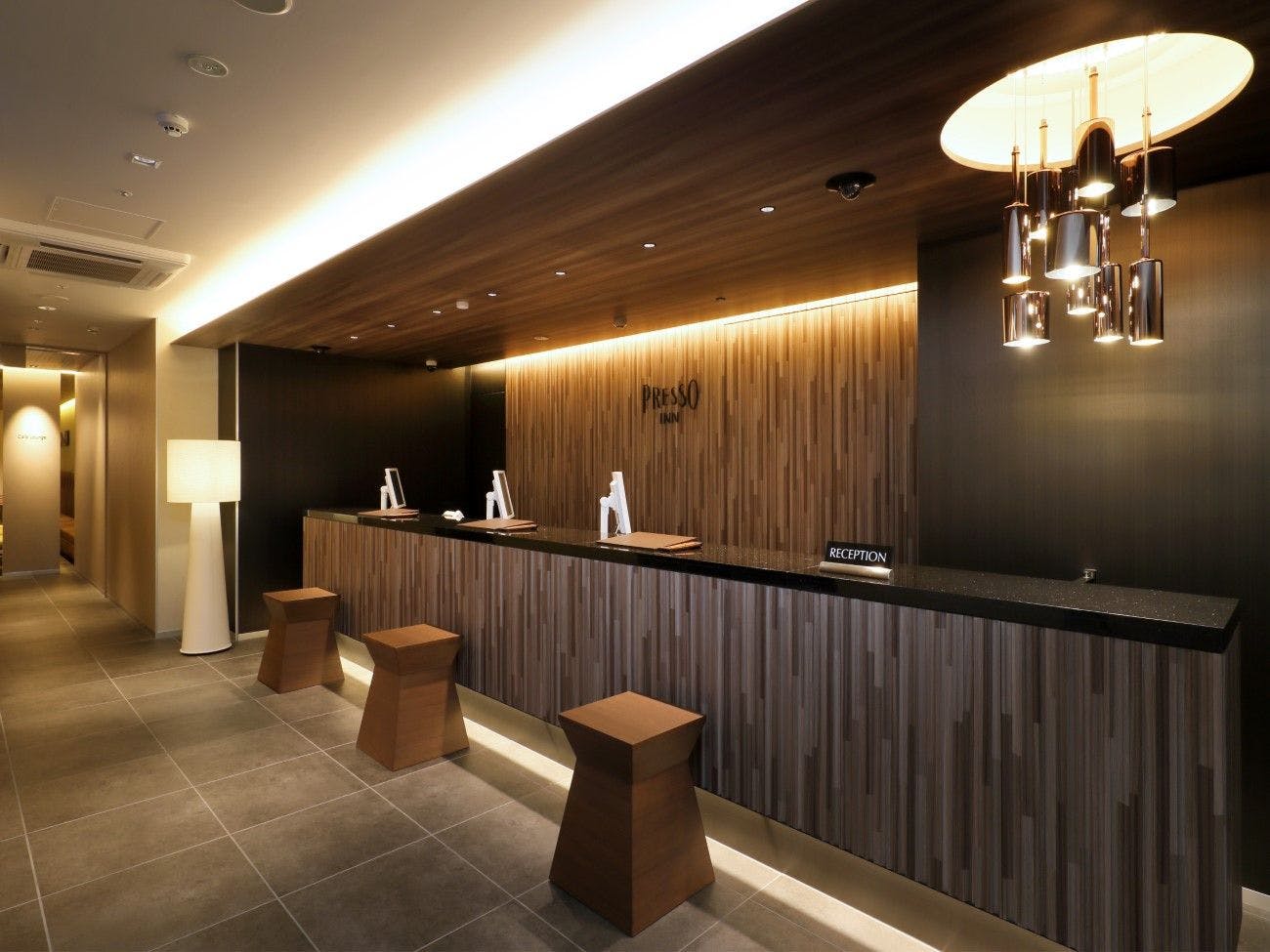 Meja resepsionis lantai 2