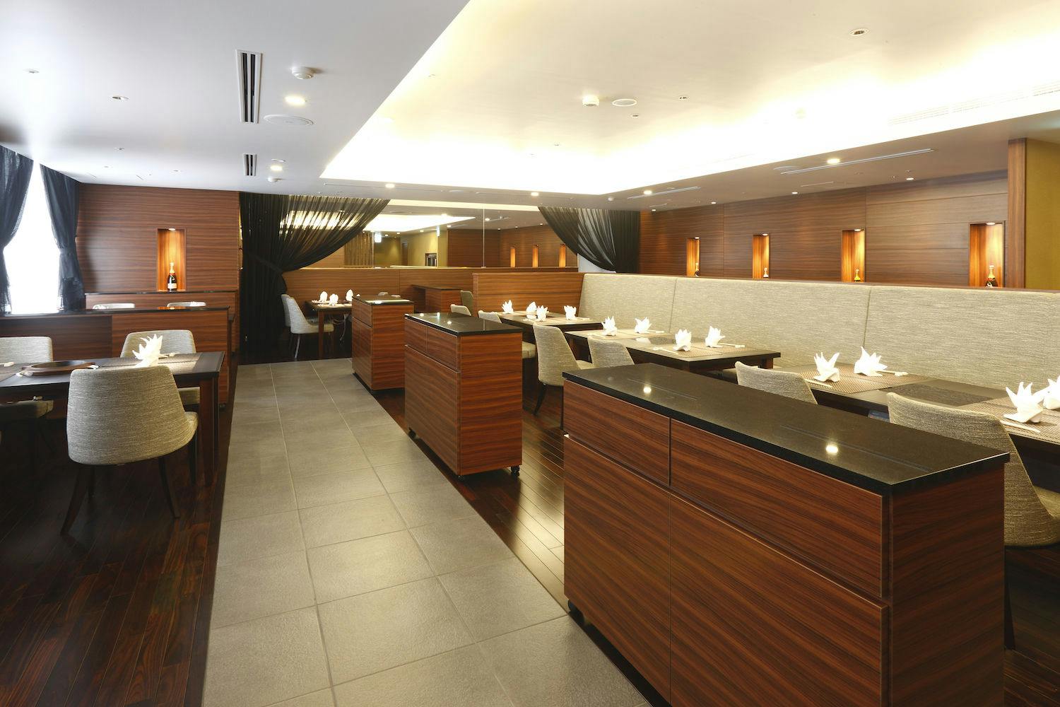 ร้านอาหาร / ที่นั่งแบบโต๊ะ