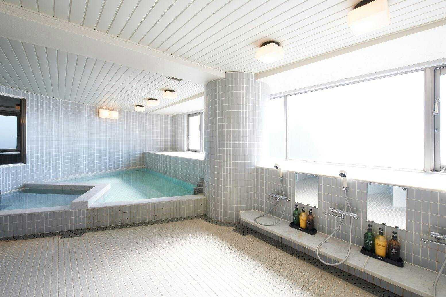 ห้องอาบน้ำรวมขนาดใหญ่สำหรับผู้ชาย