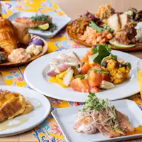 อาหารโอกินาว่าและบุฟเฟ่ต์ญี่ปุ่น-ตะวันตก.