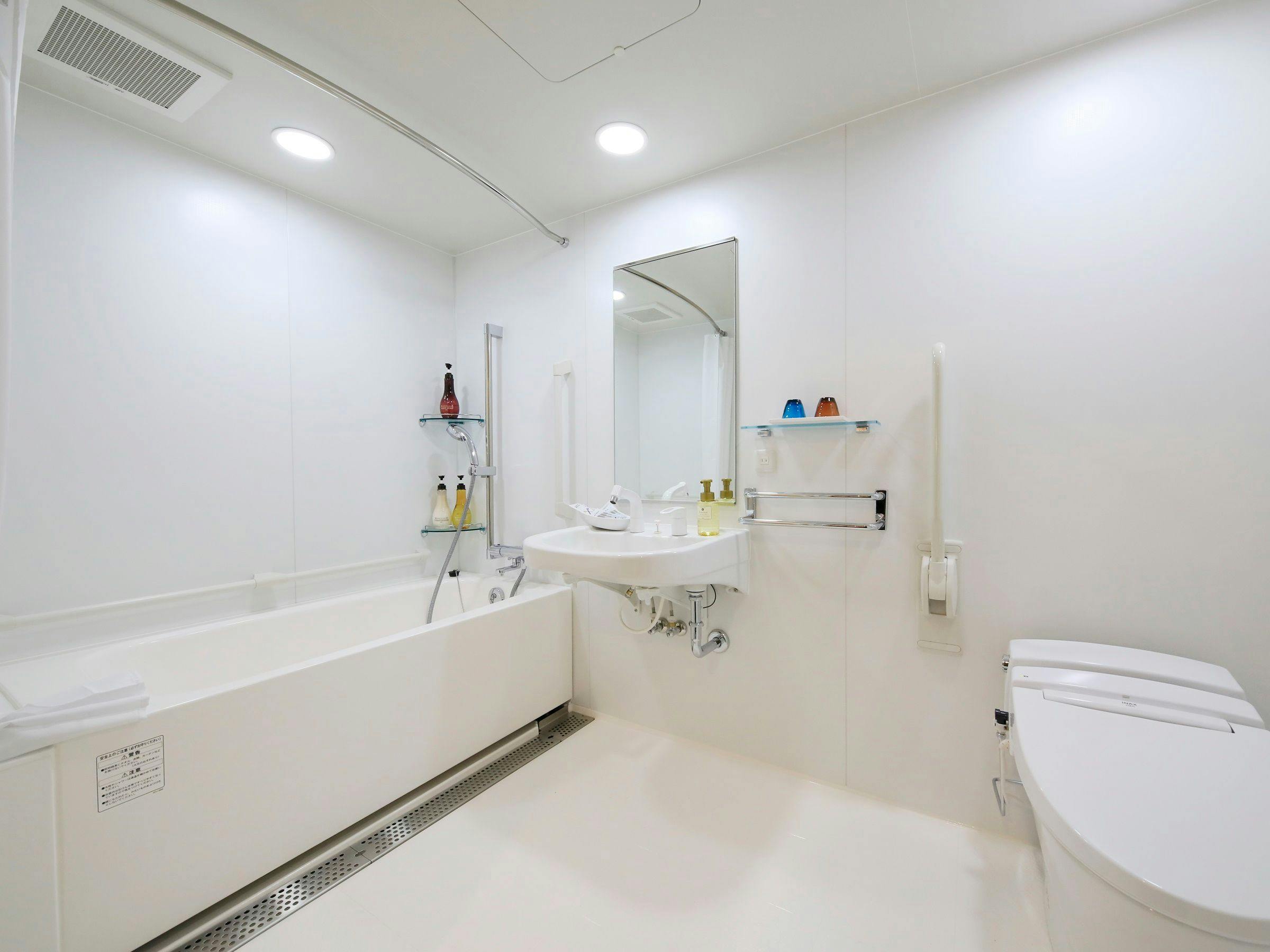 【クインテッサホテル札幌すすきの】ユニバーサルルーム（最大２名・17平米）のバスルーム