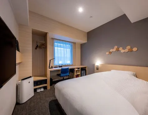 Bilik bujang 15.1m², meja luas