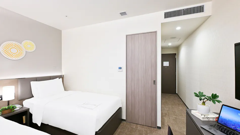 Holiday Inn and Suites Shin Osaka