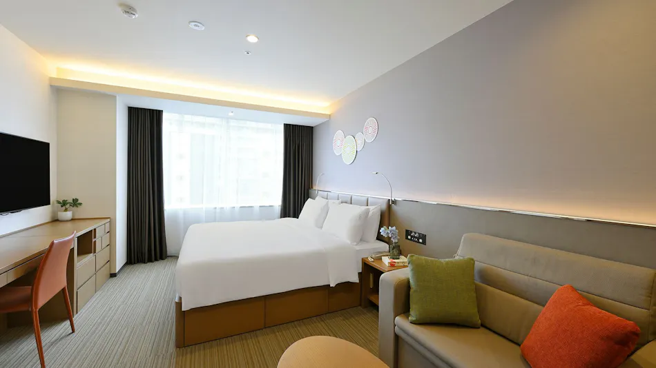 Holiday Inn and Suites Shin Osaka