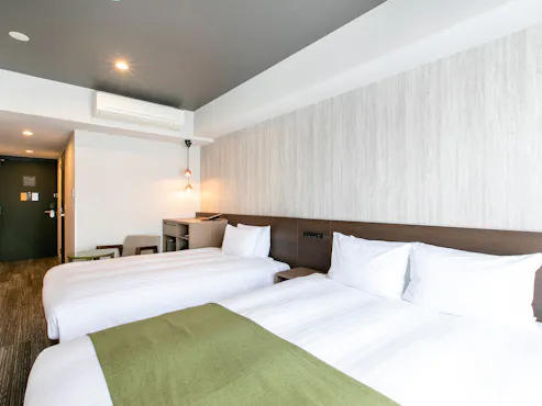 ควีนมาตรฐาน + เตียงเสริม