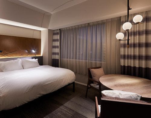 【ユニバーサルダブル】