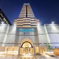 อาคารทรงหอคอยเป็นจุดเด่น