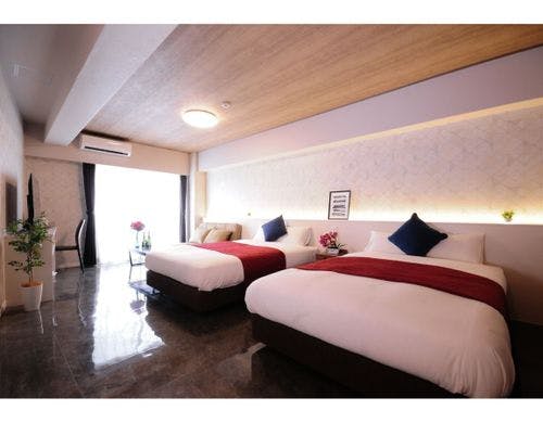 ダブルベッド2台(140cm ×200cm)