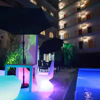 【游泳池(夜間)】夜間燈光照明