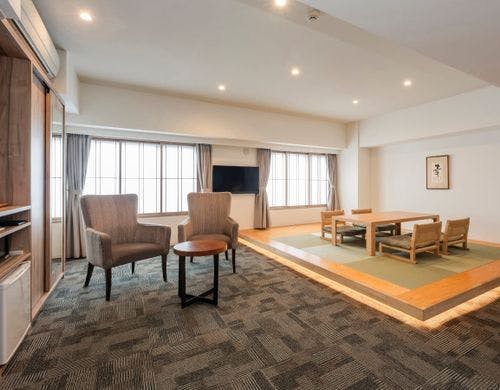 モダンな内装の和洋室です。