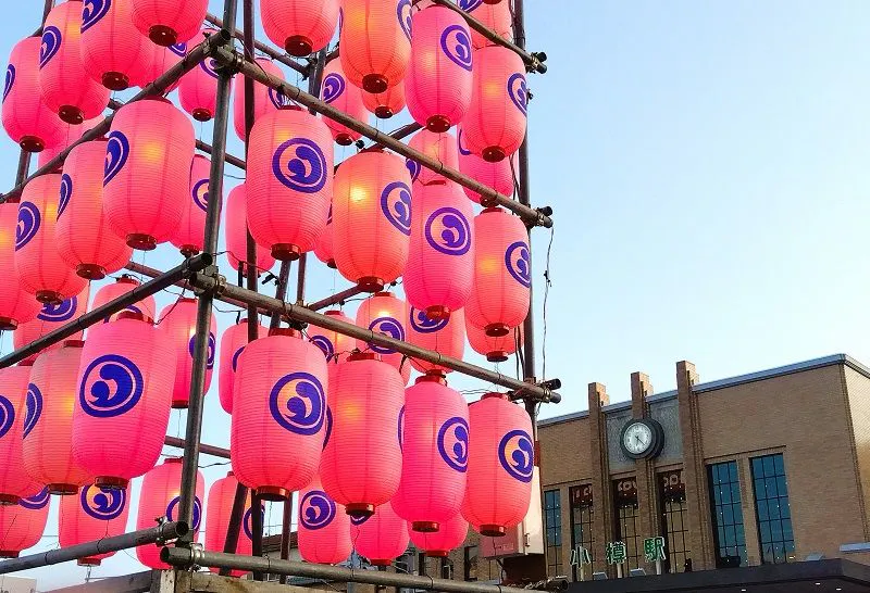 【ทัศนียภาพฤดูร้อน】สถานีหน้าคึกคักก่อนเทศกาลน้ำขึ้น