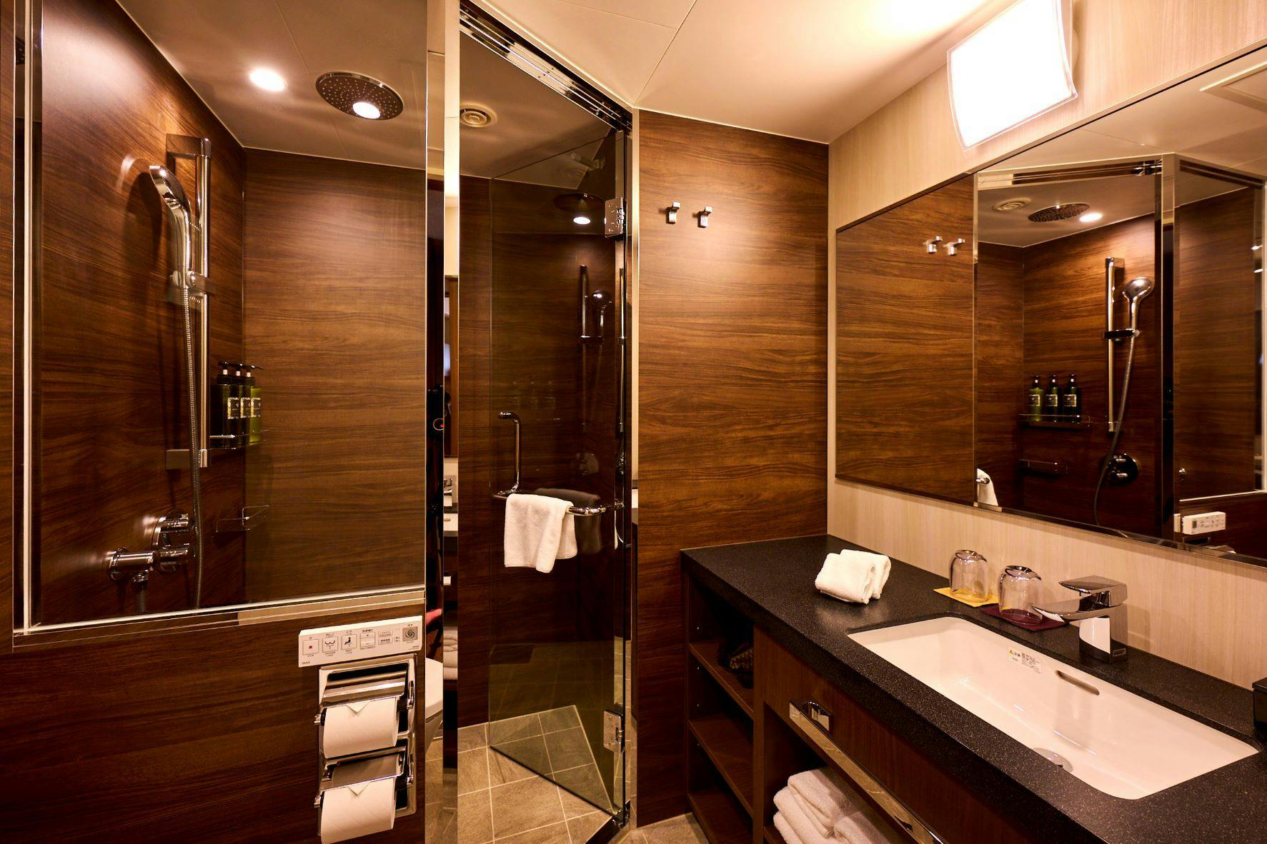 ห้องดับเบิลขนาดกลาง / ห้องอาบน้ำฝักบัว