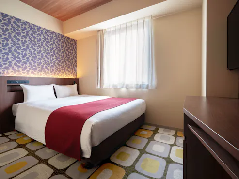 สแตนดาร์ดดับเบิล / 13 ตร.ม. / ความกว้างเตียง 140 ซม.