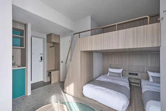 スリーベッドバンクルーム