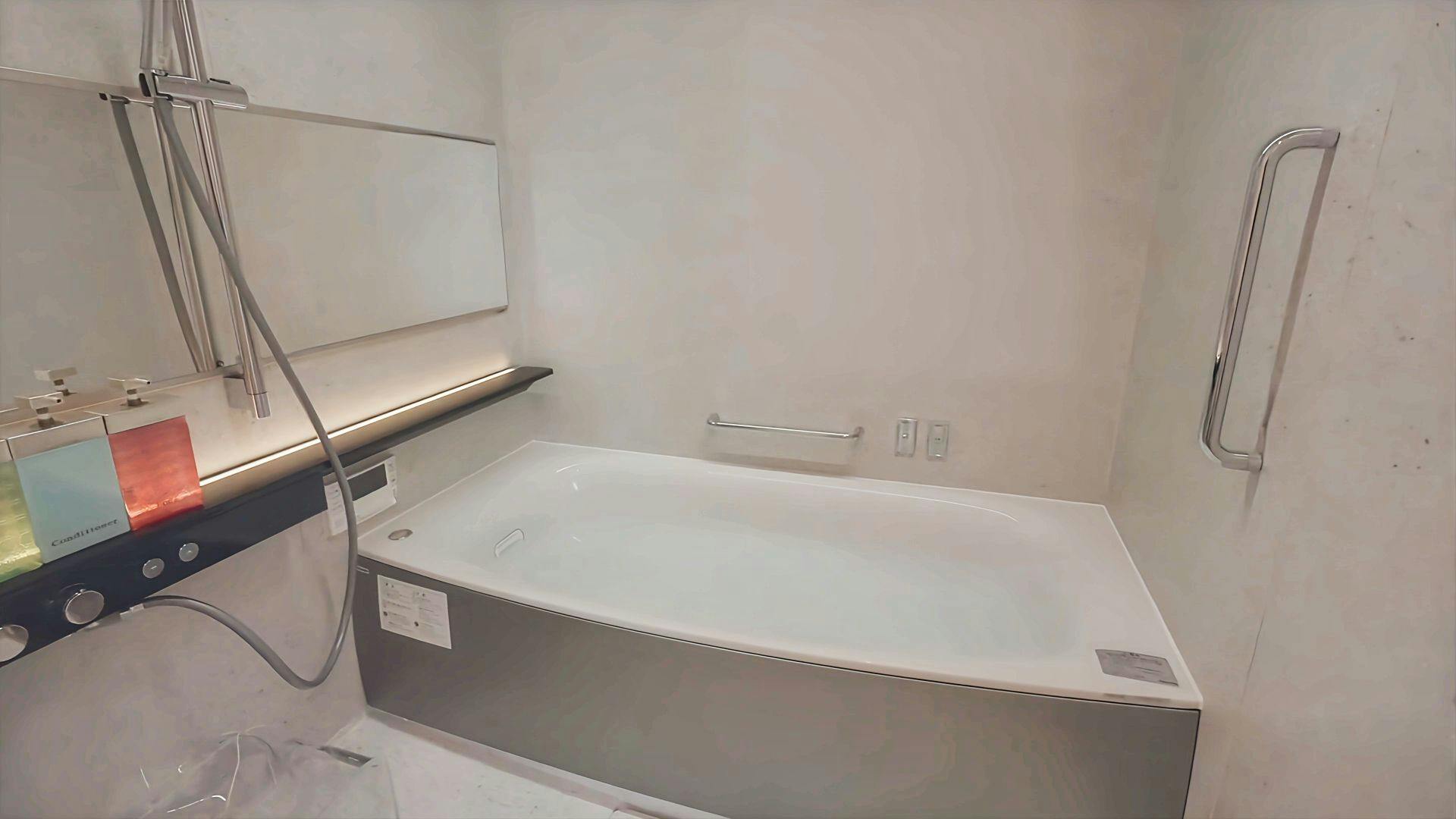 3階客室の浴室全体でございます。