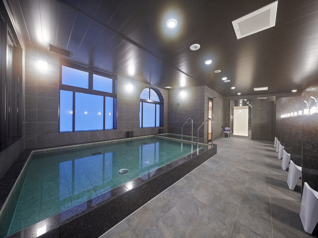 ■ห้องอาบน้ำรวมชั้น 14 เปิดบริการเวลา 15:00-24:00 / 6:00-9:00