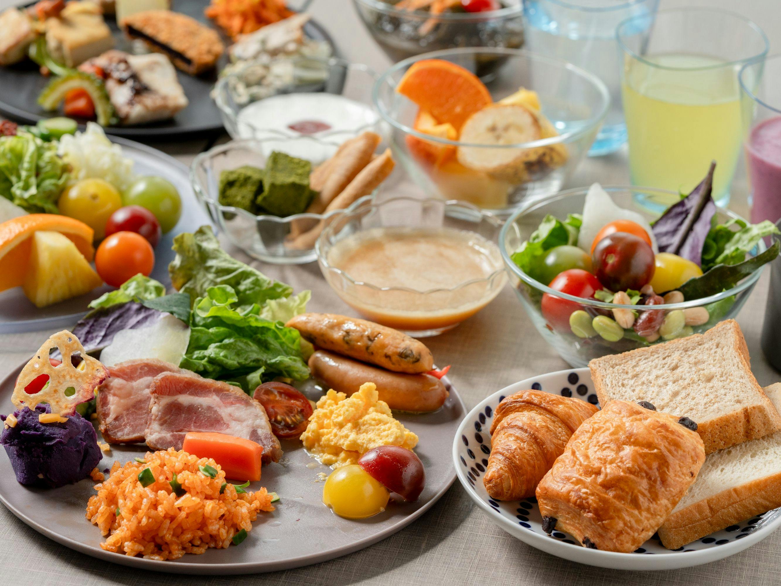 บุฟเฟ่ต์อาหารญี่ปุ่นและอาหารริวกิวกว่า 70 เมนู