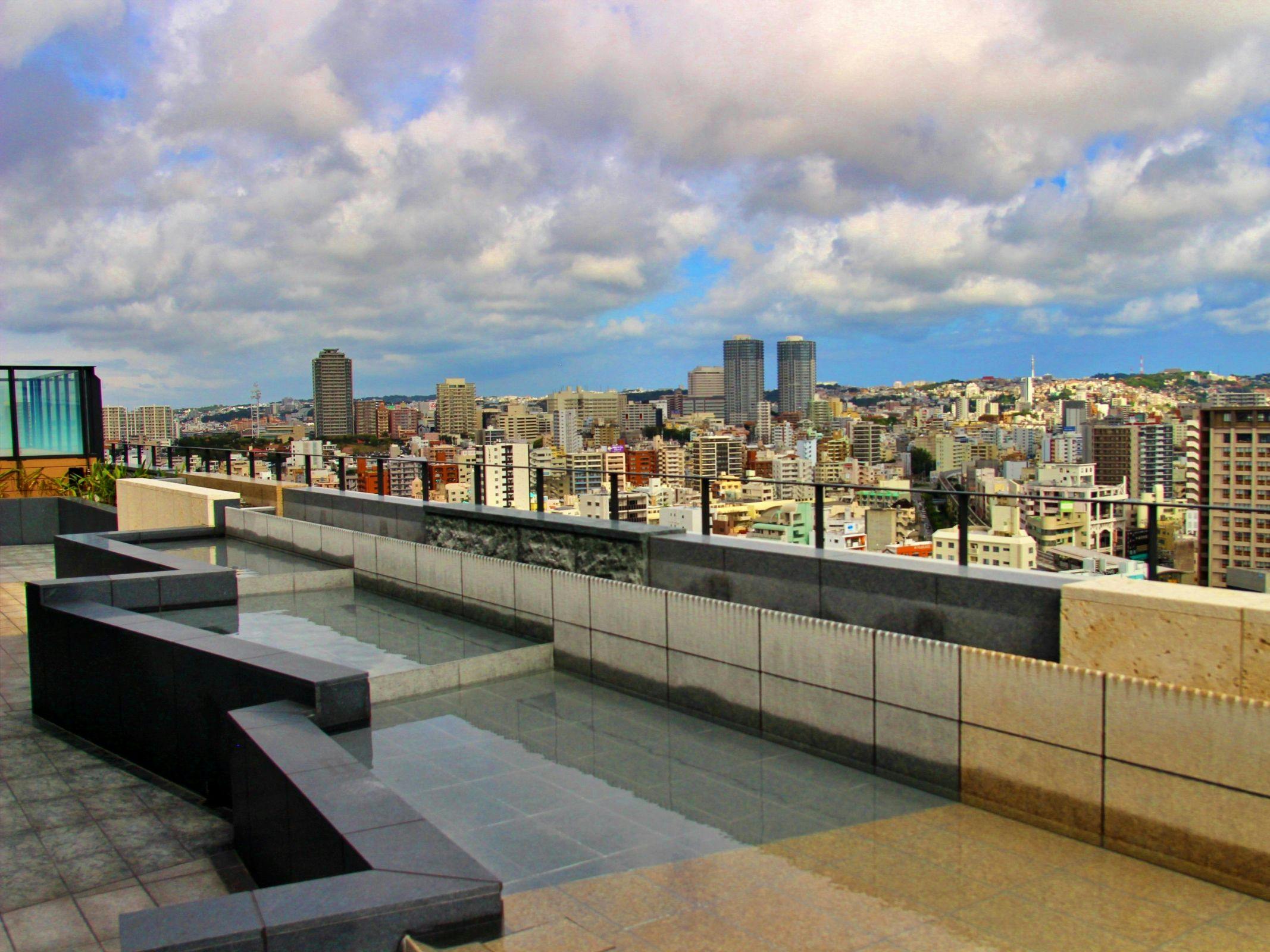 รูฟท็อปคาเฟ่แอนด์บาร์ ชั้น 17 ชั้นบนสุด