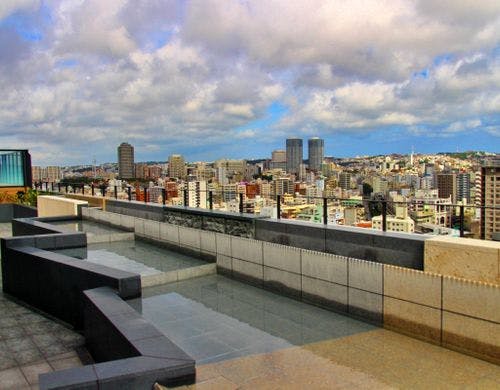 最上階17階のルーフトップ カフェ&バー