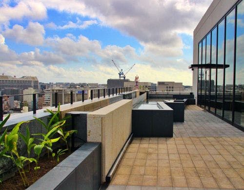 最上階17階のルーフトップ カフェ&バー