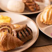 無料の焼立てパン健康朝食