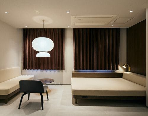 スイート｜最大4名利用／デイベッド完備