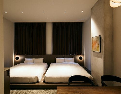 スーペリアツイン｜30平米 クイーンベッド2台