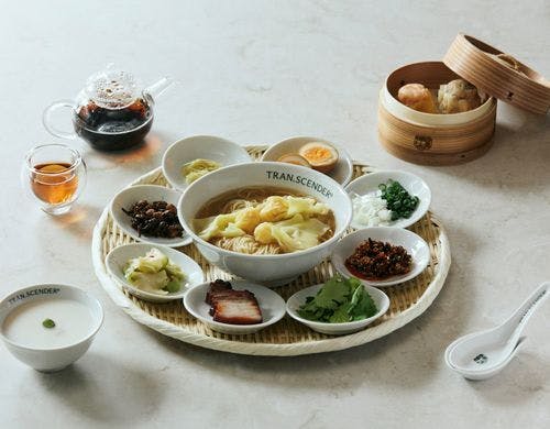 朝食｜海老ワンタン麺／副菜／杏仁豆腐／中国茶