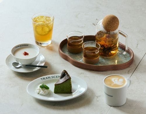 ラウンジ｜杏仁豆腐／抹茶チーズケーキなど