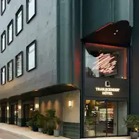 ホテル外観(昼)