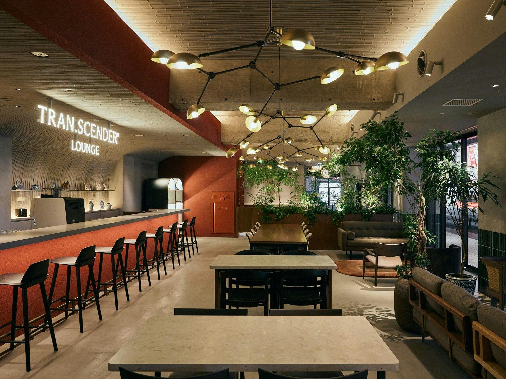 TRAN.SCENDER LOUNGE