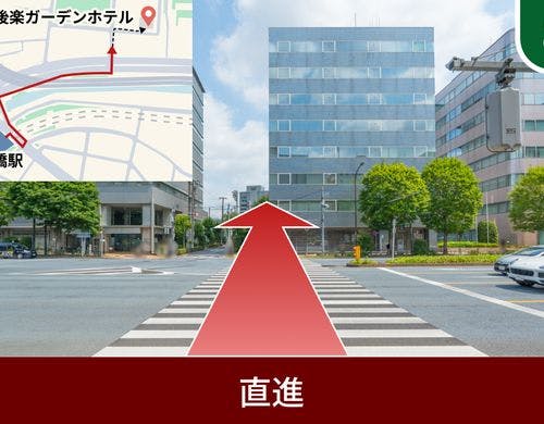 直進します。