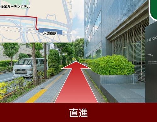 直進します。