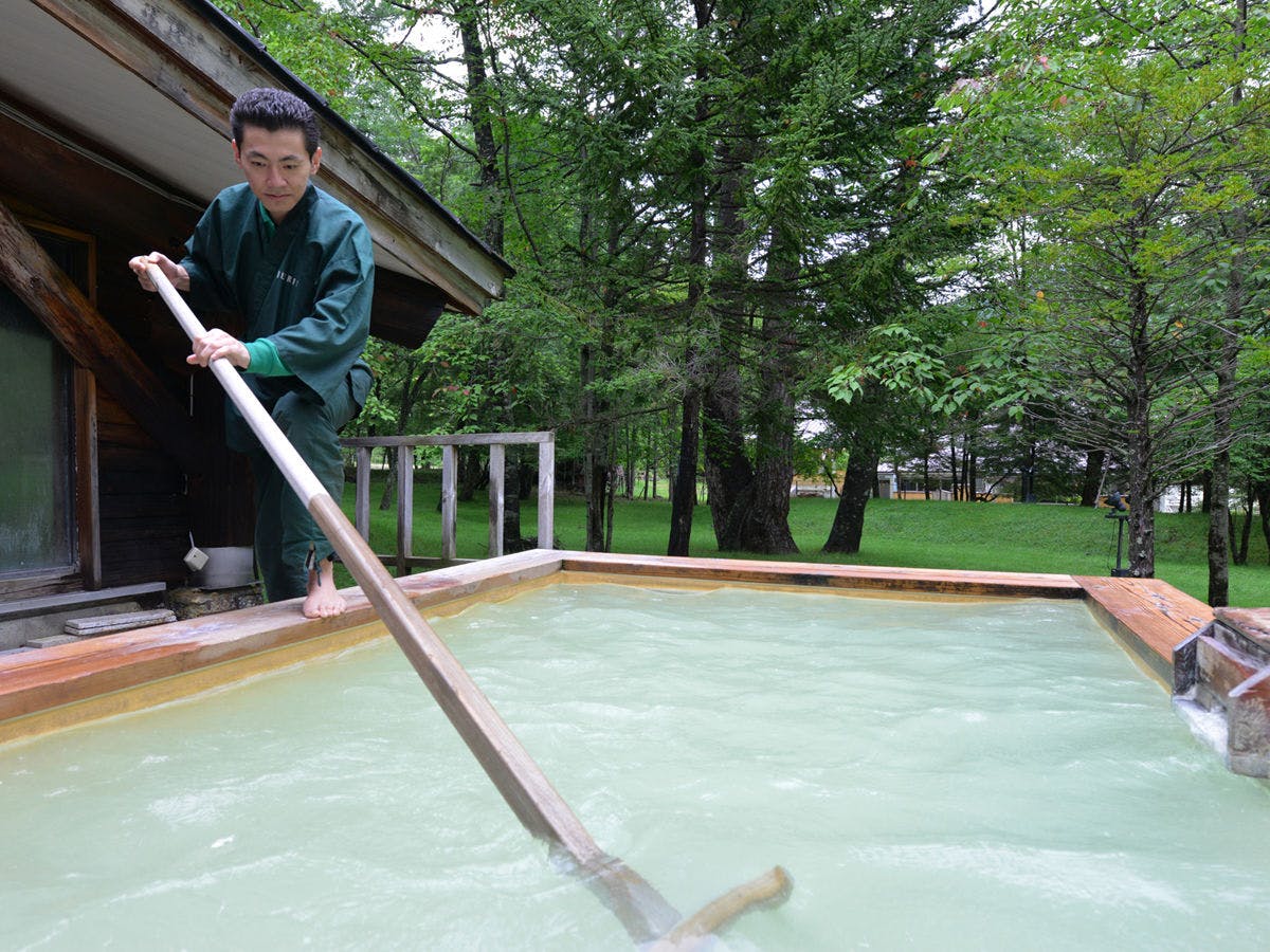 การกวนน้ำร้อน (ยุโมมิ)