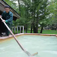 การกวนน้ำร้อน (ยุโมมิ)