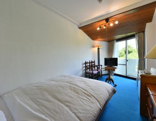 【山側】ダブル（1～2名）ベッド1台