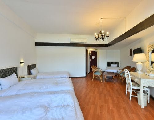 プールサイドウッドデッキの一例