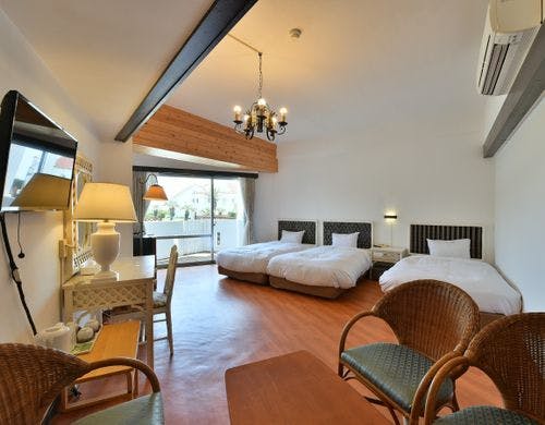 【プールサイド】洋室4名ウッドデッキ付