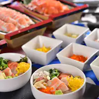 ข้าวหน้าทะเลที่สามารถเลือกวัตถุดิบที่ชอบได้