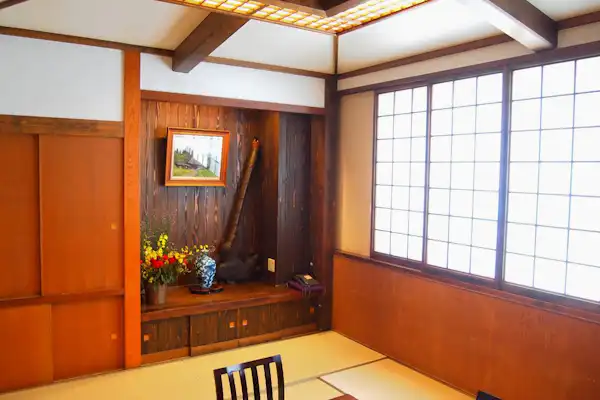 มีบันไดภายในห้องพัก เชื่อมต่อชั้น 2 และชั้น 3 เป็นห้องพักเดียว