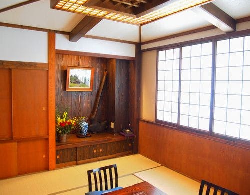 室内に階段、2Ｆと3Ｆの上下階で１部屋