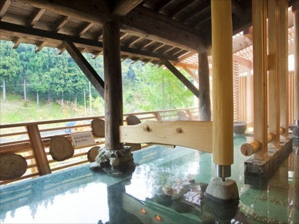 【บ่อน้ำพุร้อนกลางป่า】